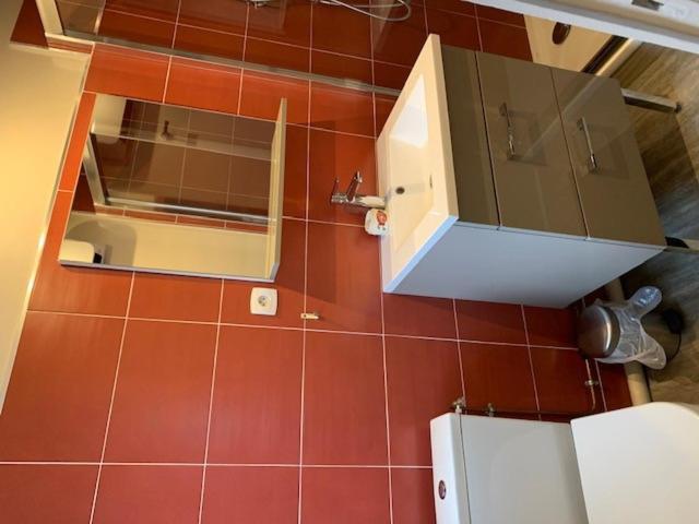 Chambre Independante Chez Particuliers Avec Salle De Bain Privative 昂斯 外观 照片